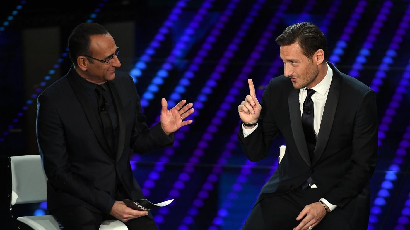 Totti conquista Sanremo e ruba la scena a Robbie Wiliams
