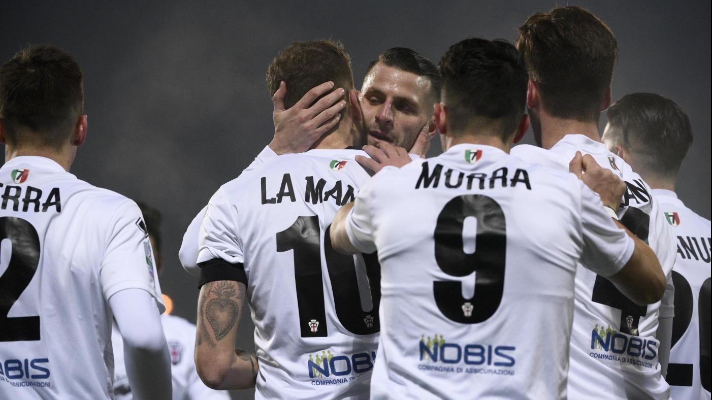 FOTO Serie B, colpo della Pro Vercelli che sconfigge il Frosinone