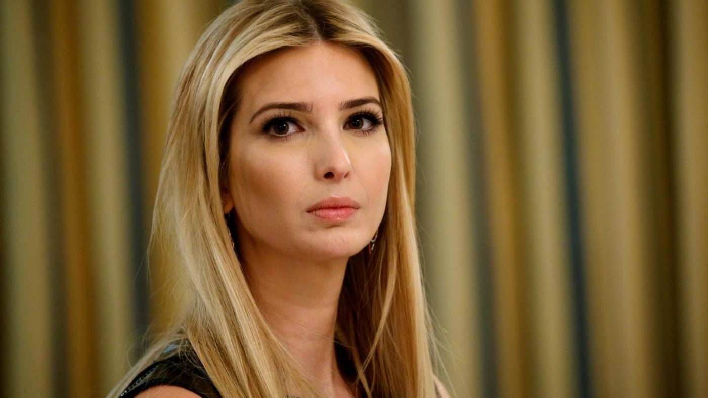 Consigliera Trump fa pubblicità a Ivanka: Comprate vestiti del suo brand