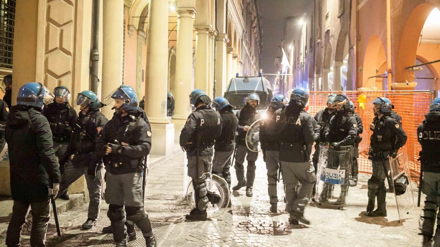 Tensioni all’Università di Bologna: agenti entrano in aula