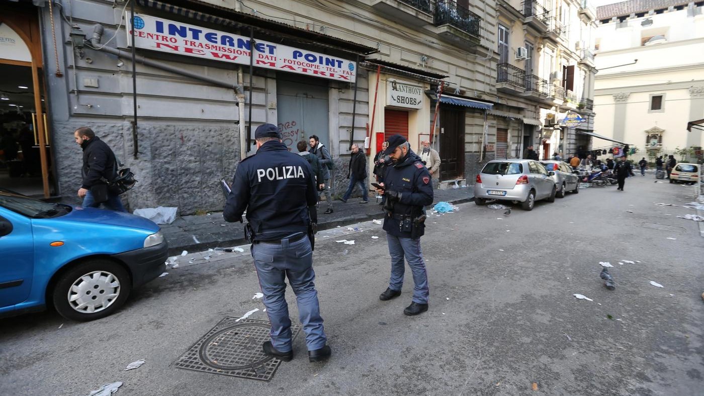 FOTO Napoli, sparatoria a Forcella: ferita una bambina
