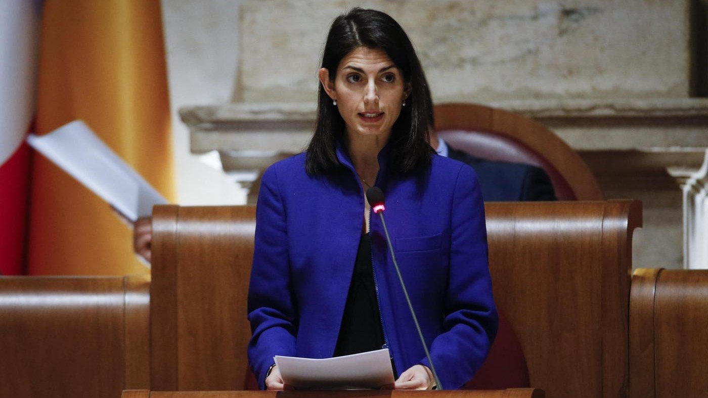 Raggi contro Libero: Fatevene una ragione, sindaco può essere donna