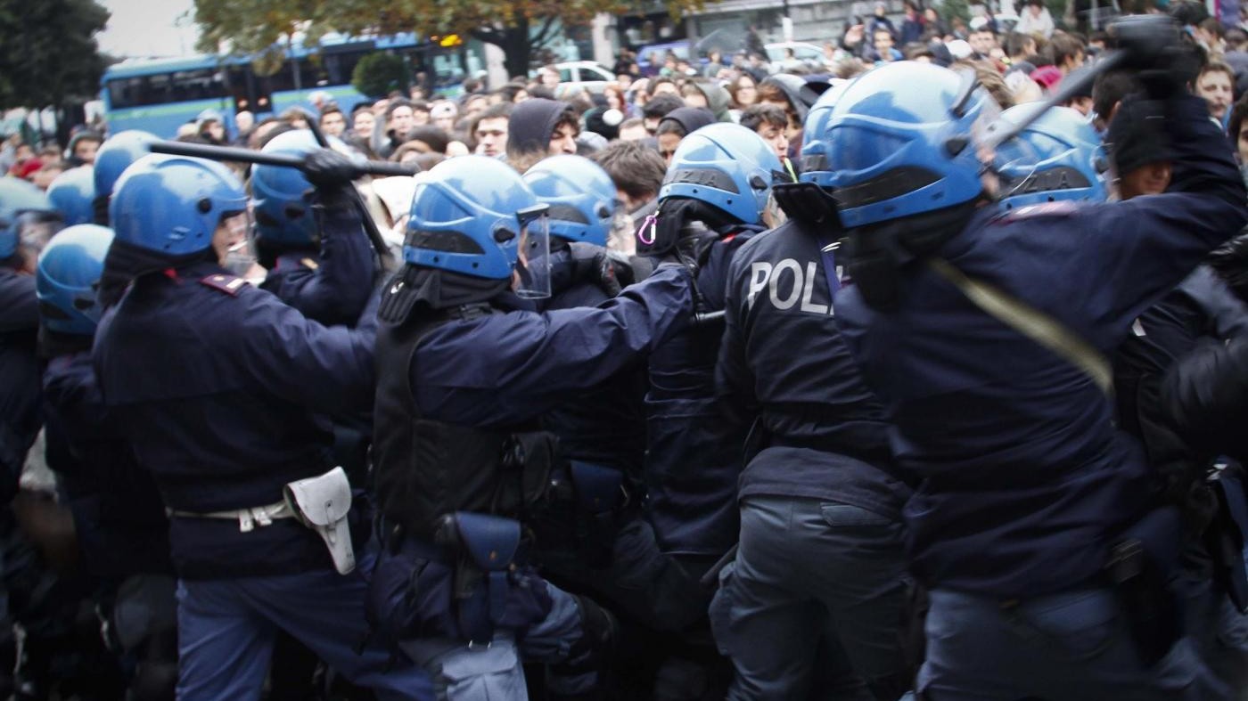 Genova, raduno ultradestra: tensione contromanifestanti-polizia