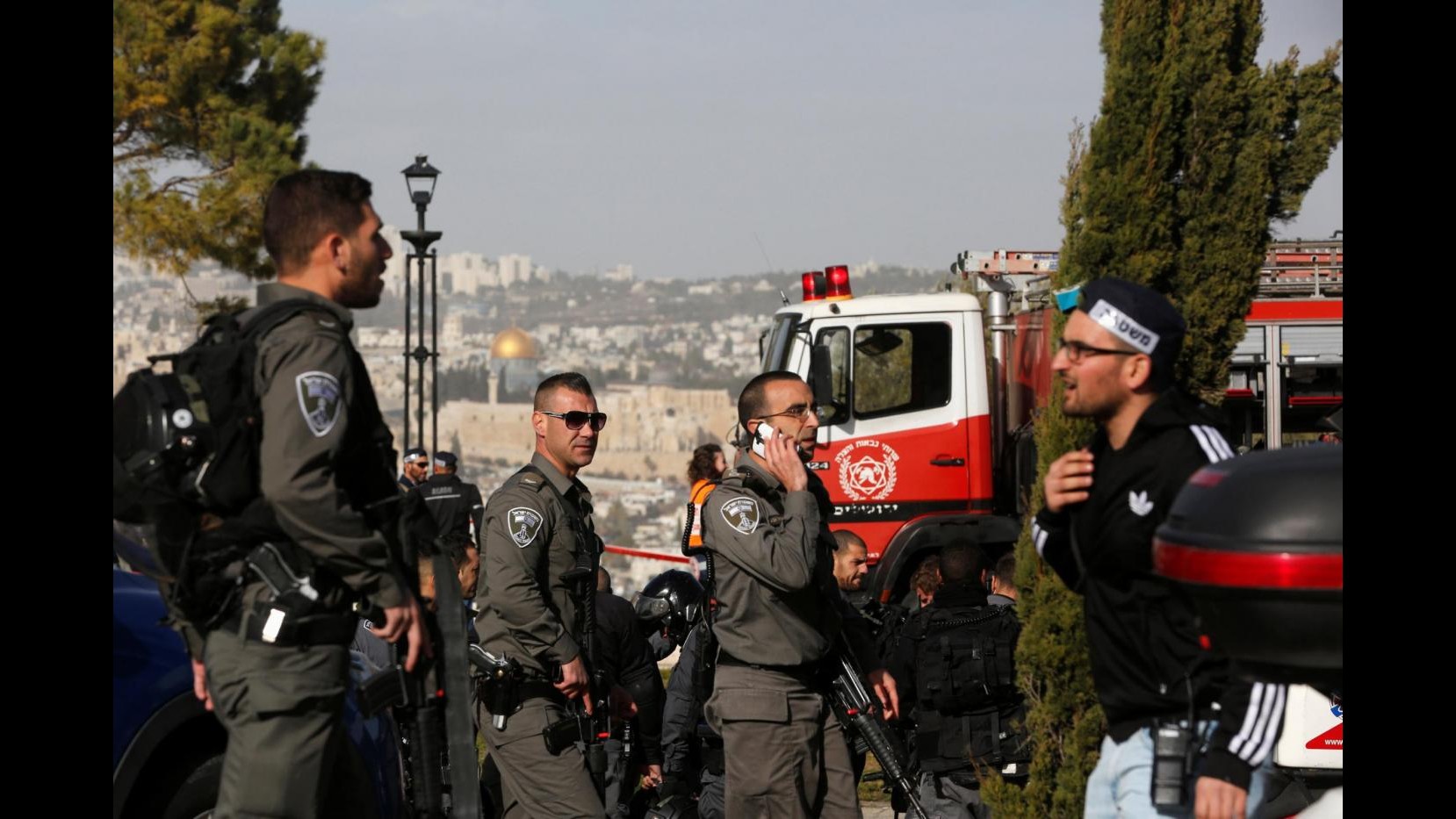 FOTO Gerusalemme, camion investe militari: 4 morti