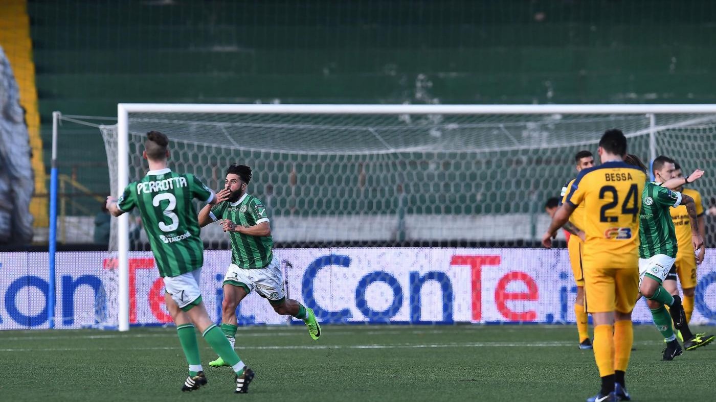 Serie B, il Verona prende due reti ad Avellino e perde la vetta