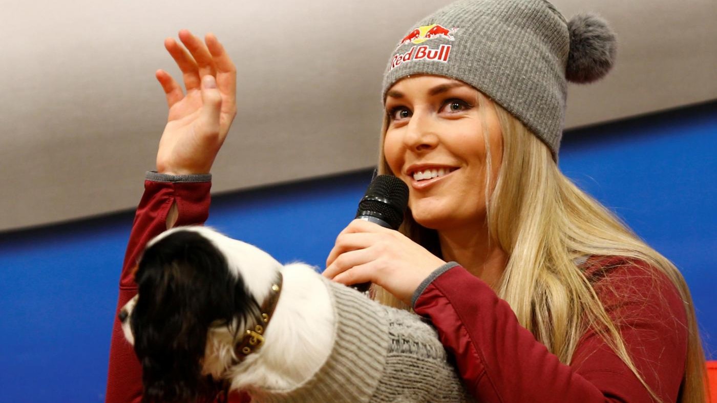 FOTO Sci, il ritorno di Lindsey Vonn: tenera con il cagnolino