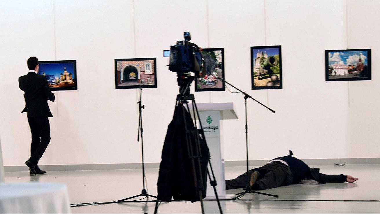 World Press Photo, vince fotografo Ap per scatto omicidio ambasciatore russo