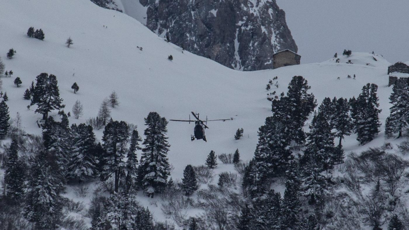 Francia, valanga travolge nove sciatori: quattro i morti