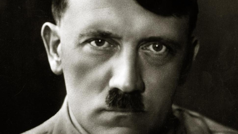 Germania, candidata AfD pubblica foto di Hitler: ‘Adolf torna’