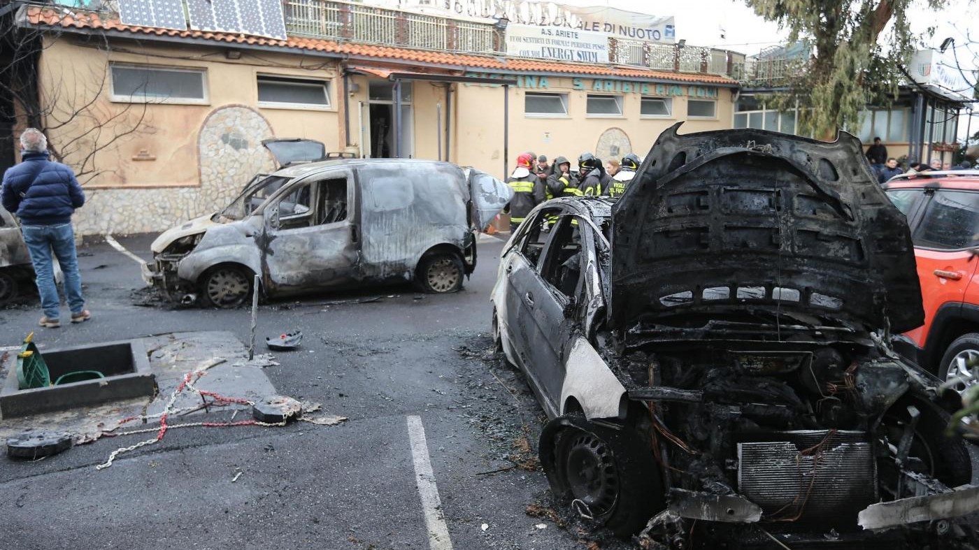 FOTO Napoli: Scoppia Una Bombola Di Gas:1 Morto E 5 Feriti - LaPresse