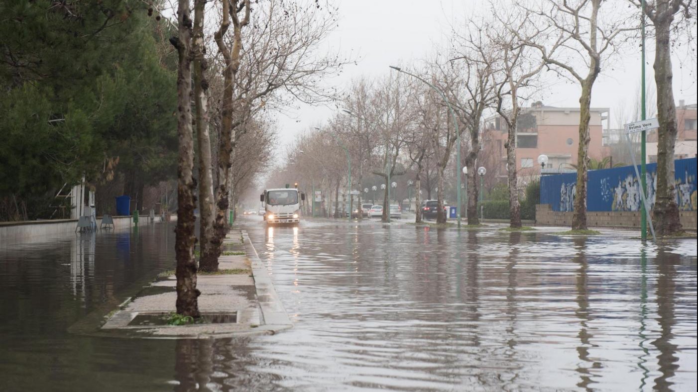 FOTO Esonda il fiume a Pescara: allagata la città