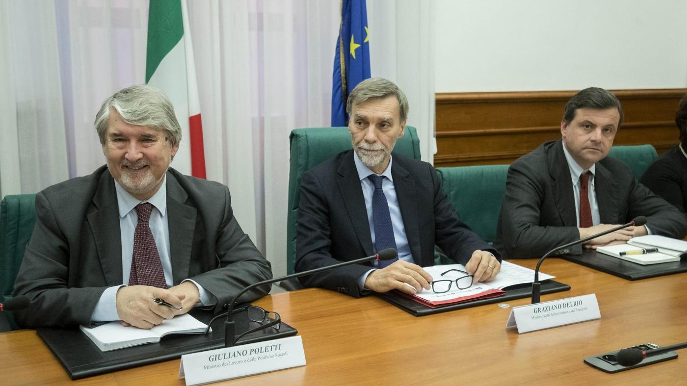 Alitalia, Mit: Governo convocherà azienda su contratto collettivo