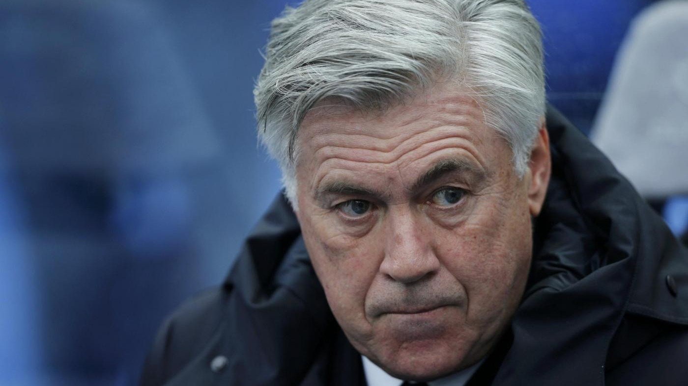 Bayern, archiviato il procedimento per il dito medio di Ancelotti