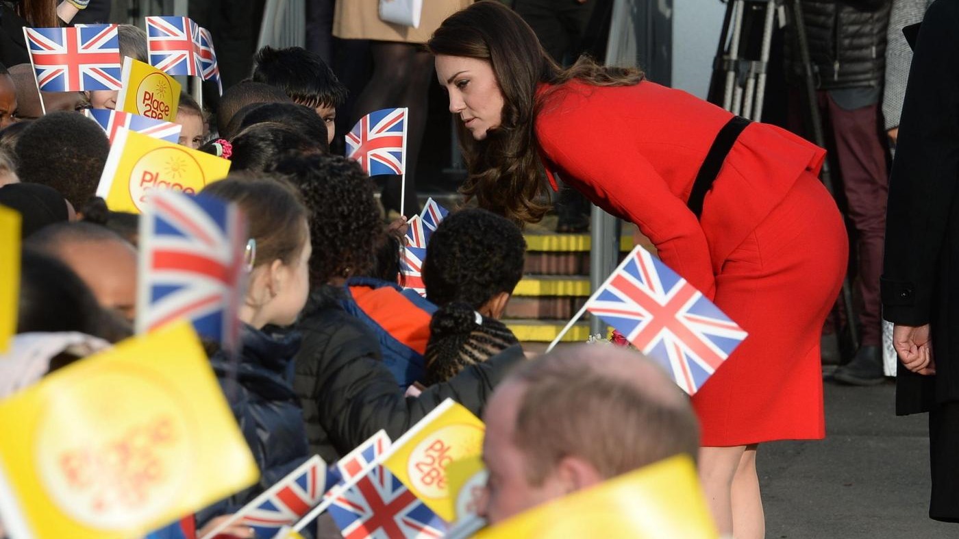 Kate splendida in rosso alla Children’s Health Week