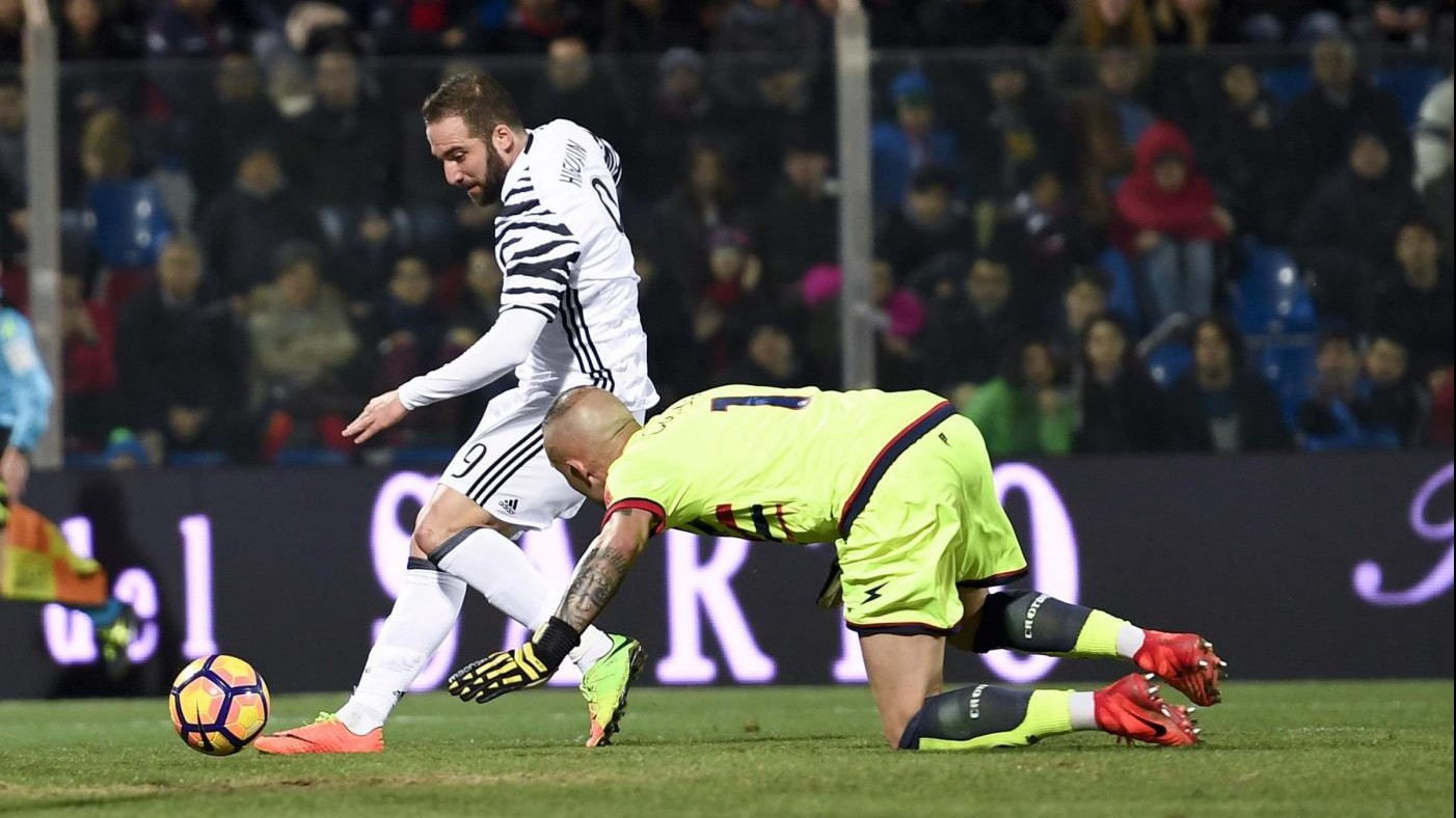 FOTO La Juve regola il Crotone 2-0 e vola a +7