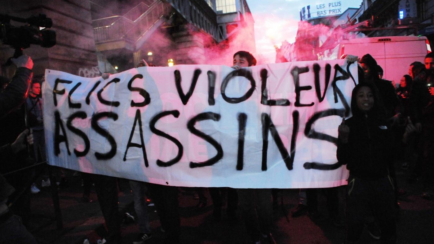 Caso Theo, corteo studenti a Parigi: scontri con polizia, 8 arresti