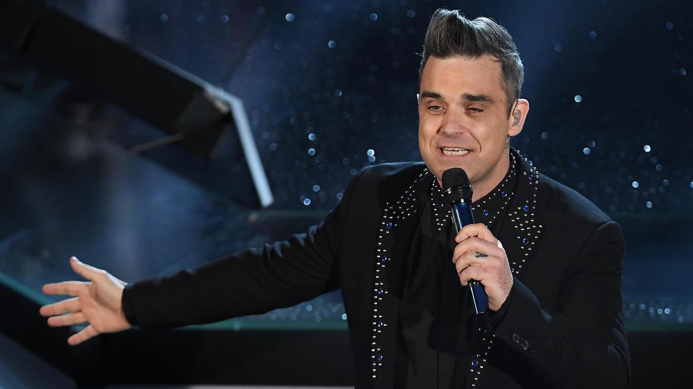 FOTO Sanremo 2017, Robbie Williams sul palco dell’Ariston