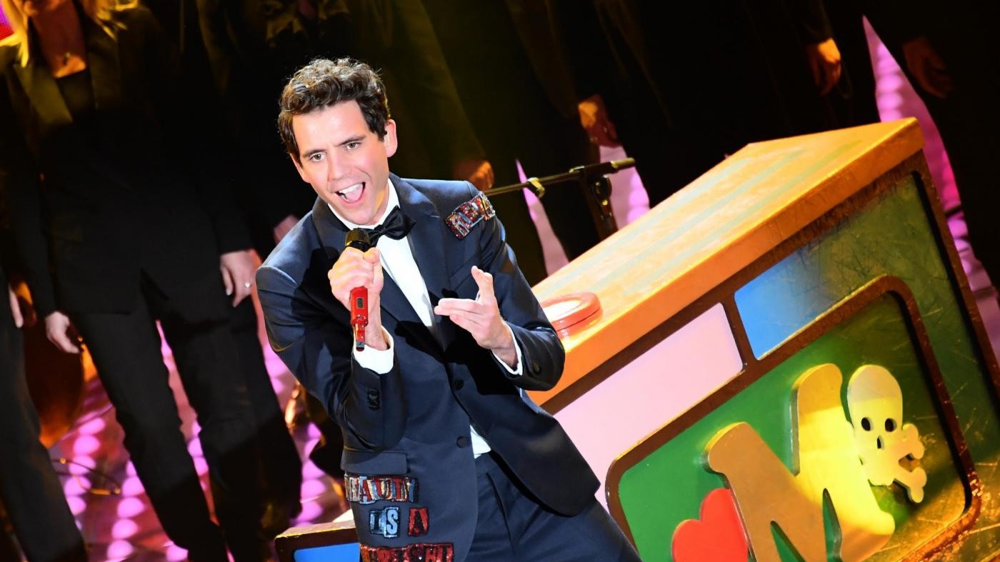 Mika omaggia George Michael e incanta l’Ariston