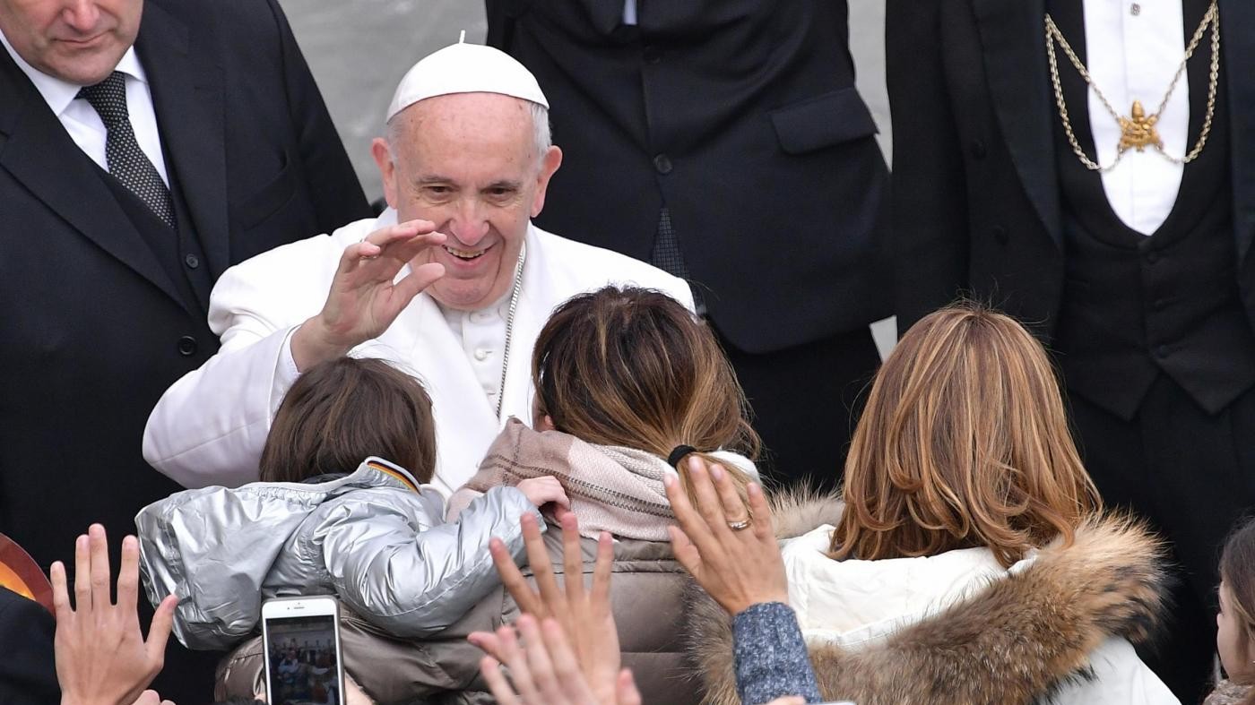 Papa ai parroci: Accogliete chi vuole separarsi o convivere