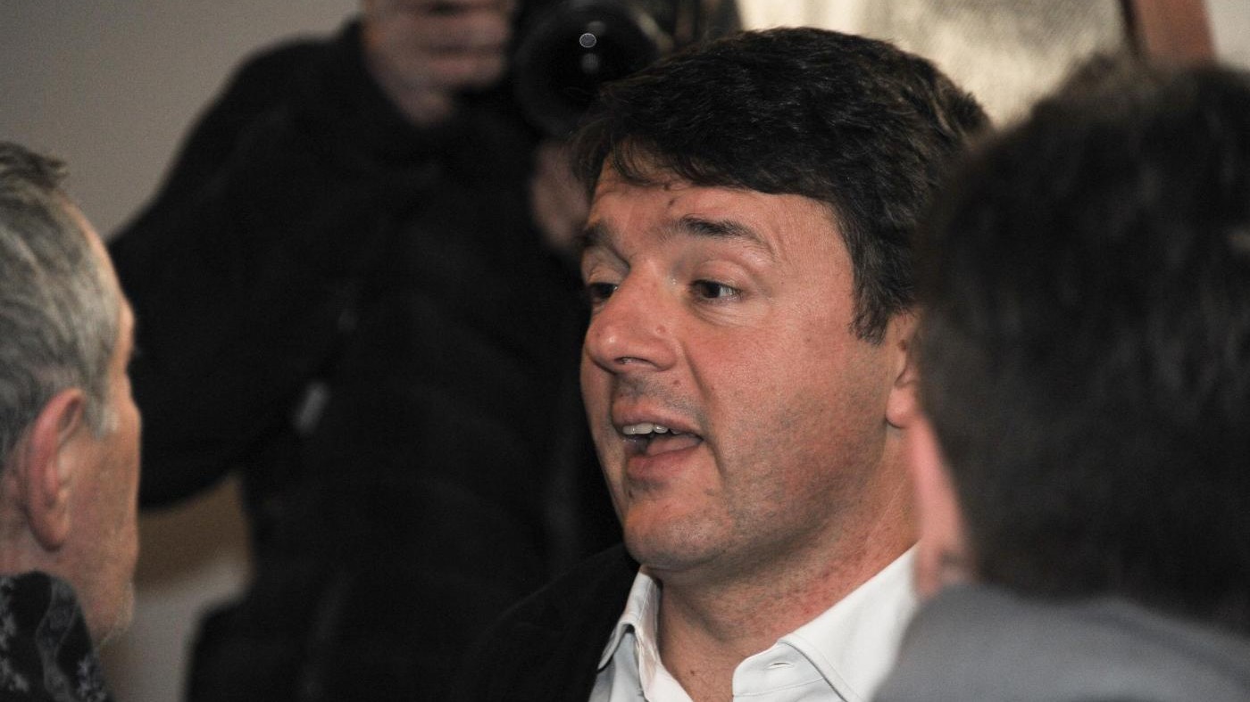 Renzi ritira tessera del Pd a Firenze: Solo da noi uno vale uno