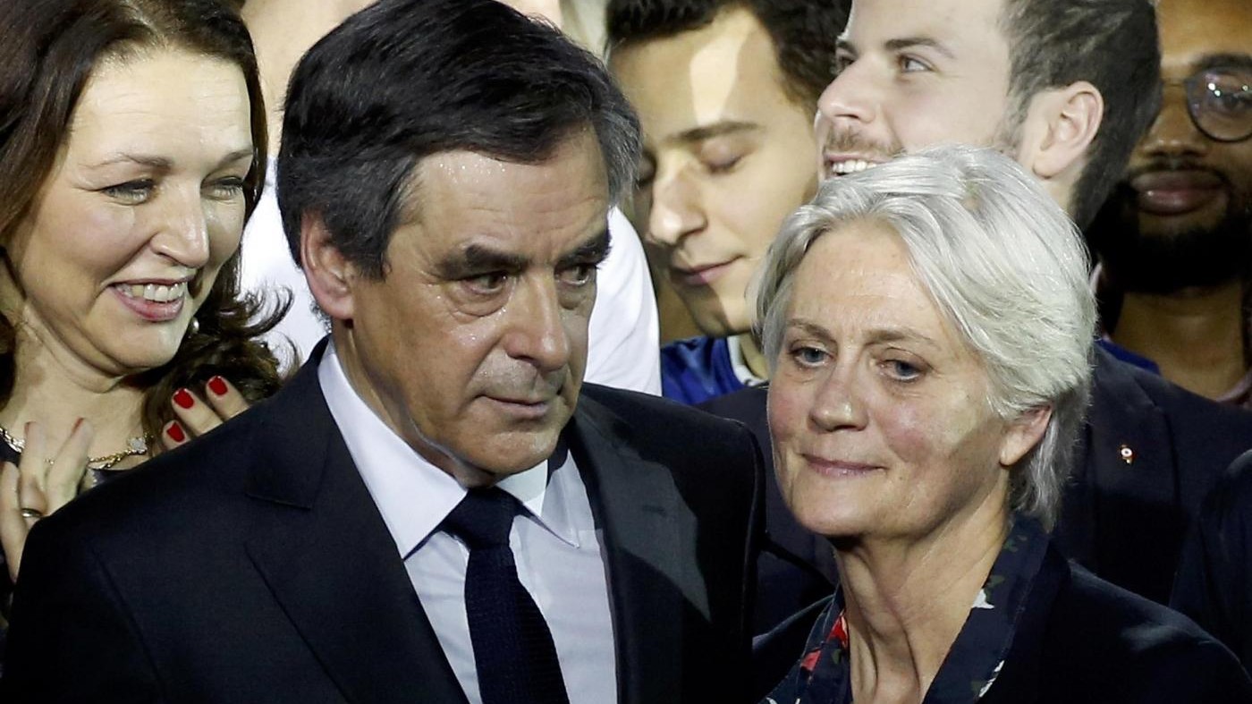 Francia, Fillon rilancia: Non mi ritiro, indagine è assassinio politico