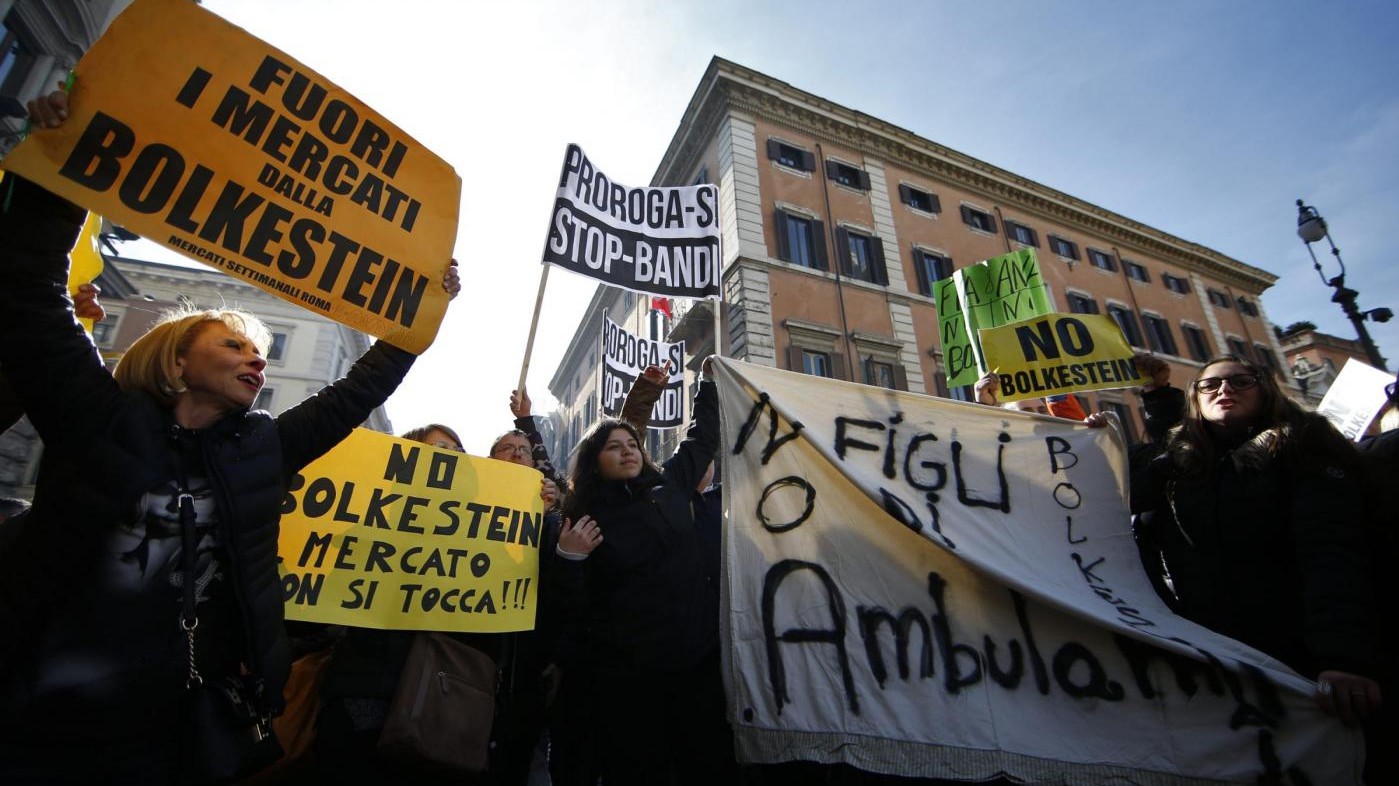 FOTO Protesta anti-Uber, tassisti in piazza a Montecitorio