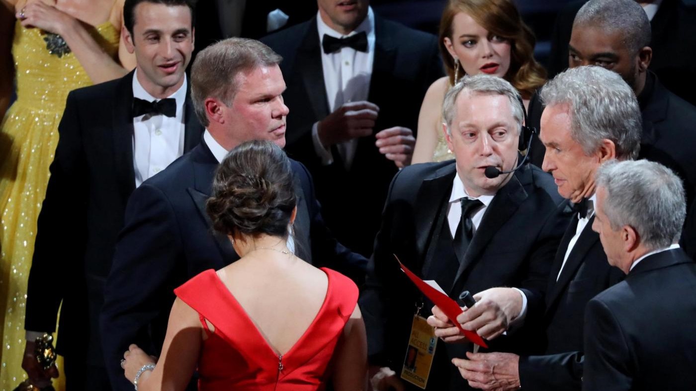 Oscar, responsabili scambio busta esclusi da team premiazione