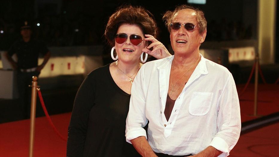 Adriano Celentano e Claudia Mori spaventati per intrusioni in villa