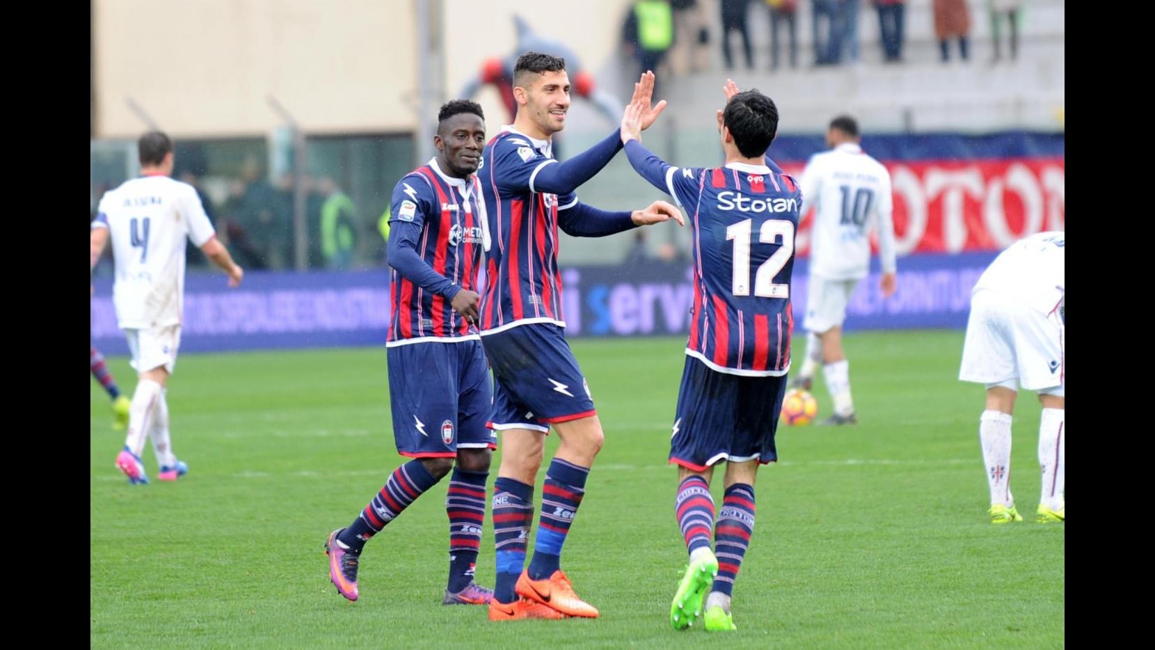 FOTO Serie A, Cagliari vince in rimonta: 2-1 al Crotone