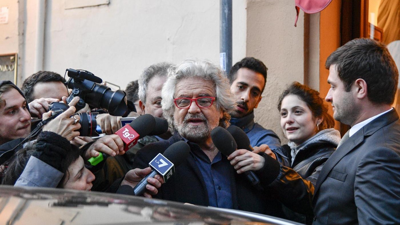 Grillo replica a Renzi: Matteo tu sei una gaffe esistenziale