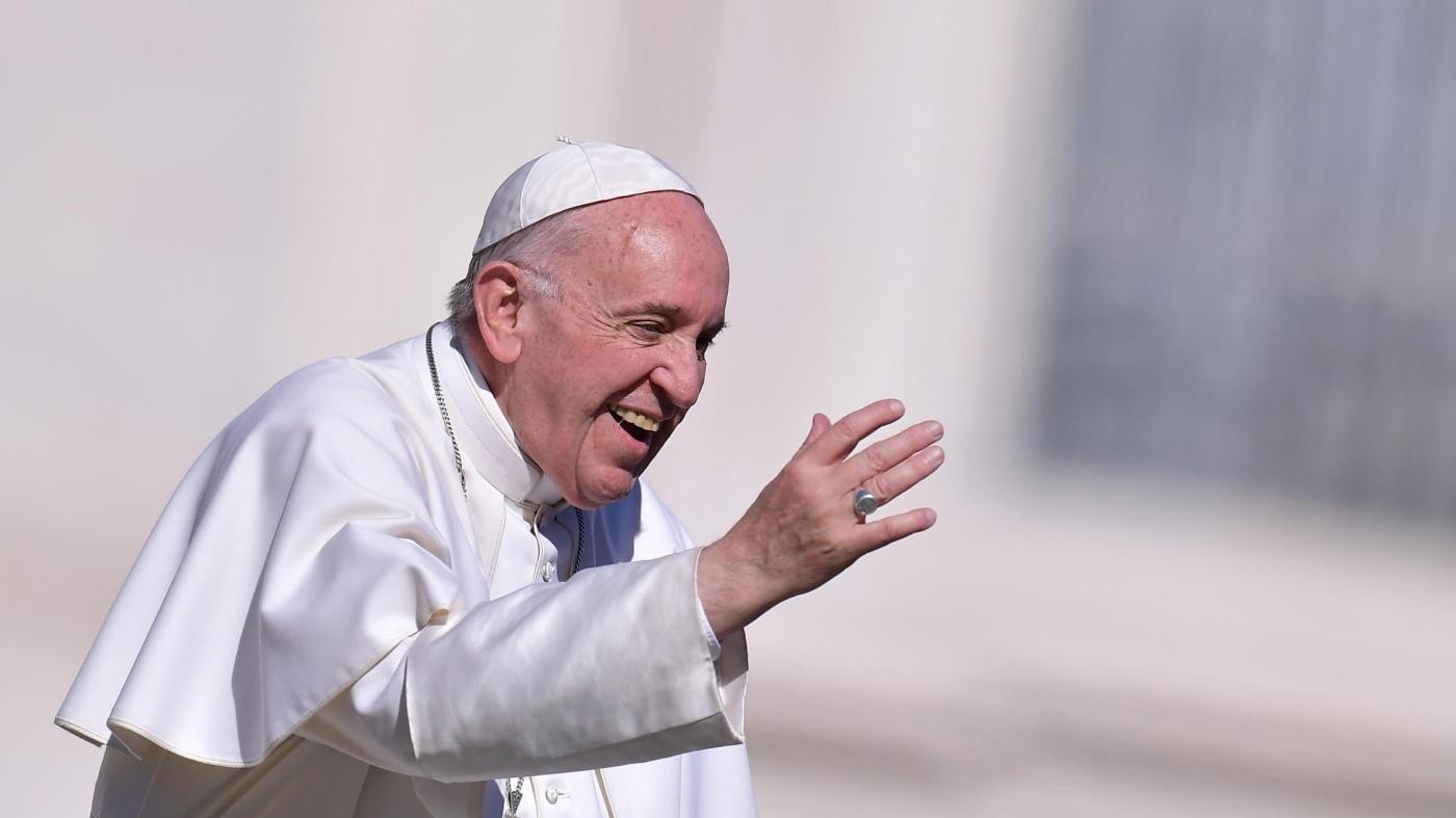 Papa: Trattiamo Bibbia come telefonino, sempre con noi