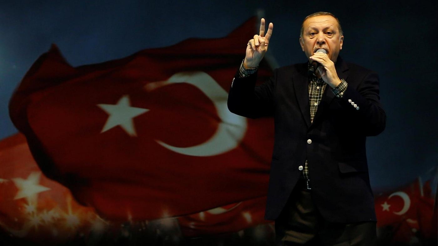 Germania a Erdogan: Paragone con nazismo assurdo