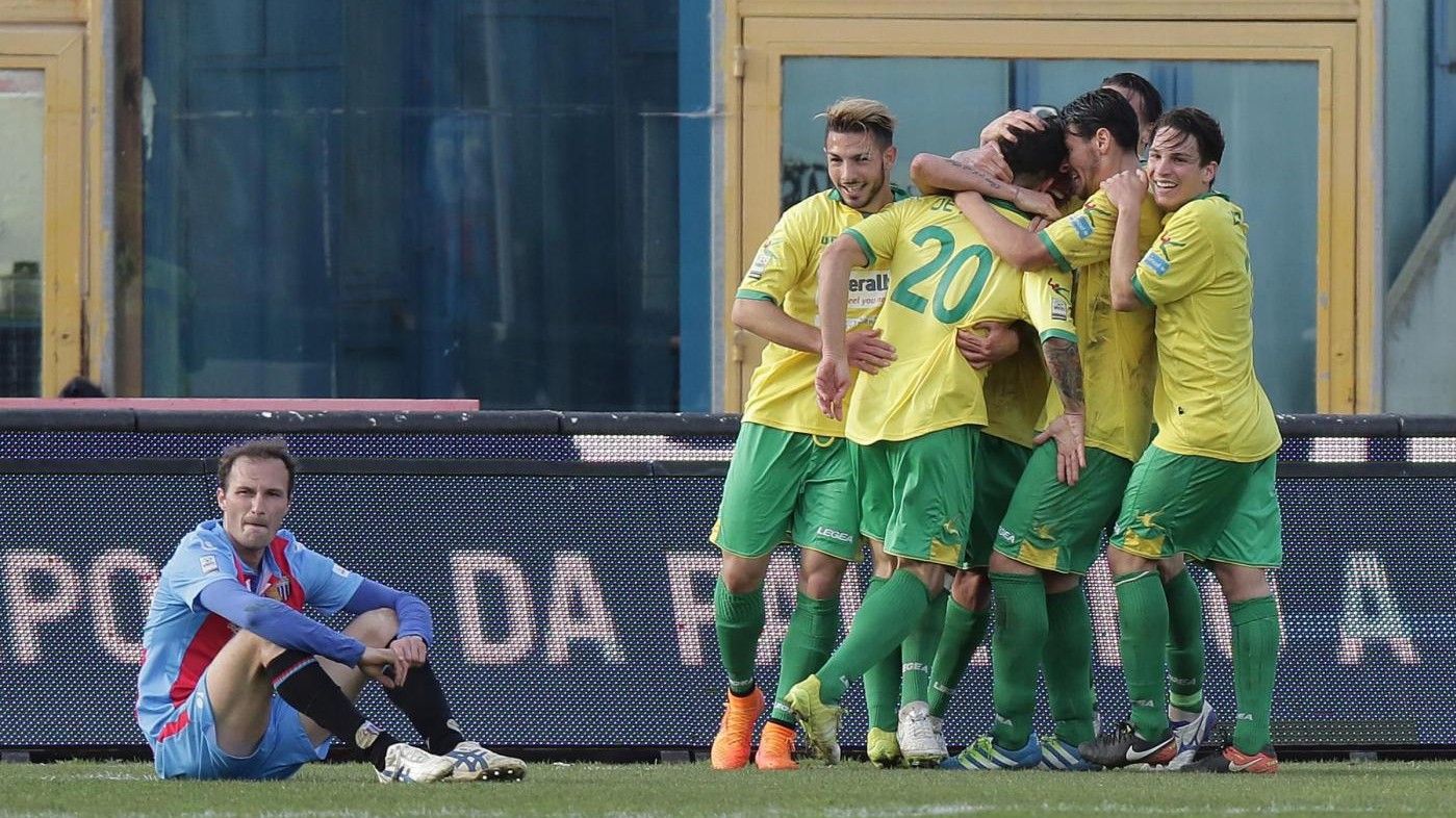 FOTO Il Catania crolla in casa contro il Melfi, 0-2