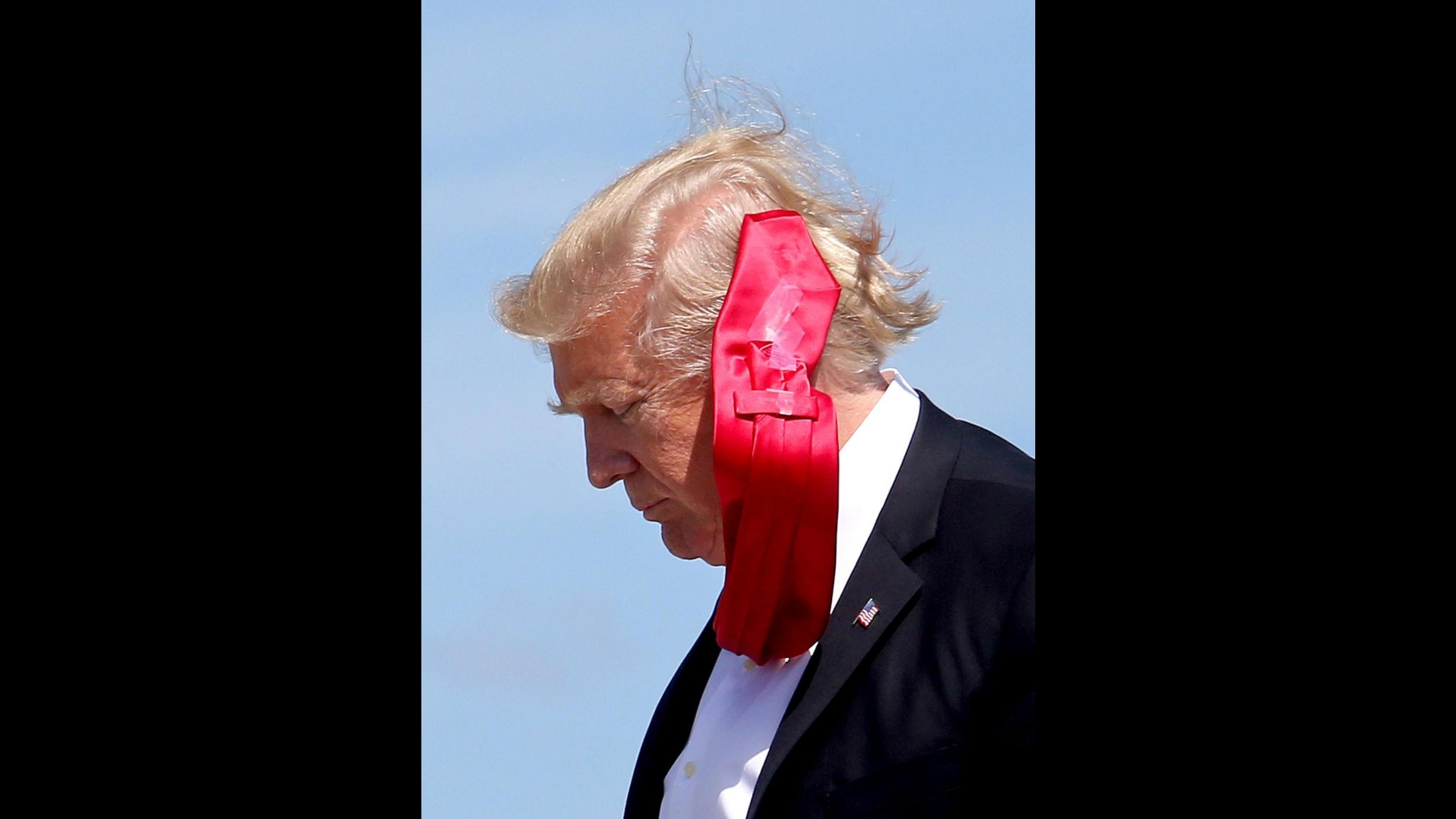 Vento a mille, cravatta indomabile per Trump a Orlando