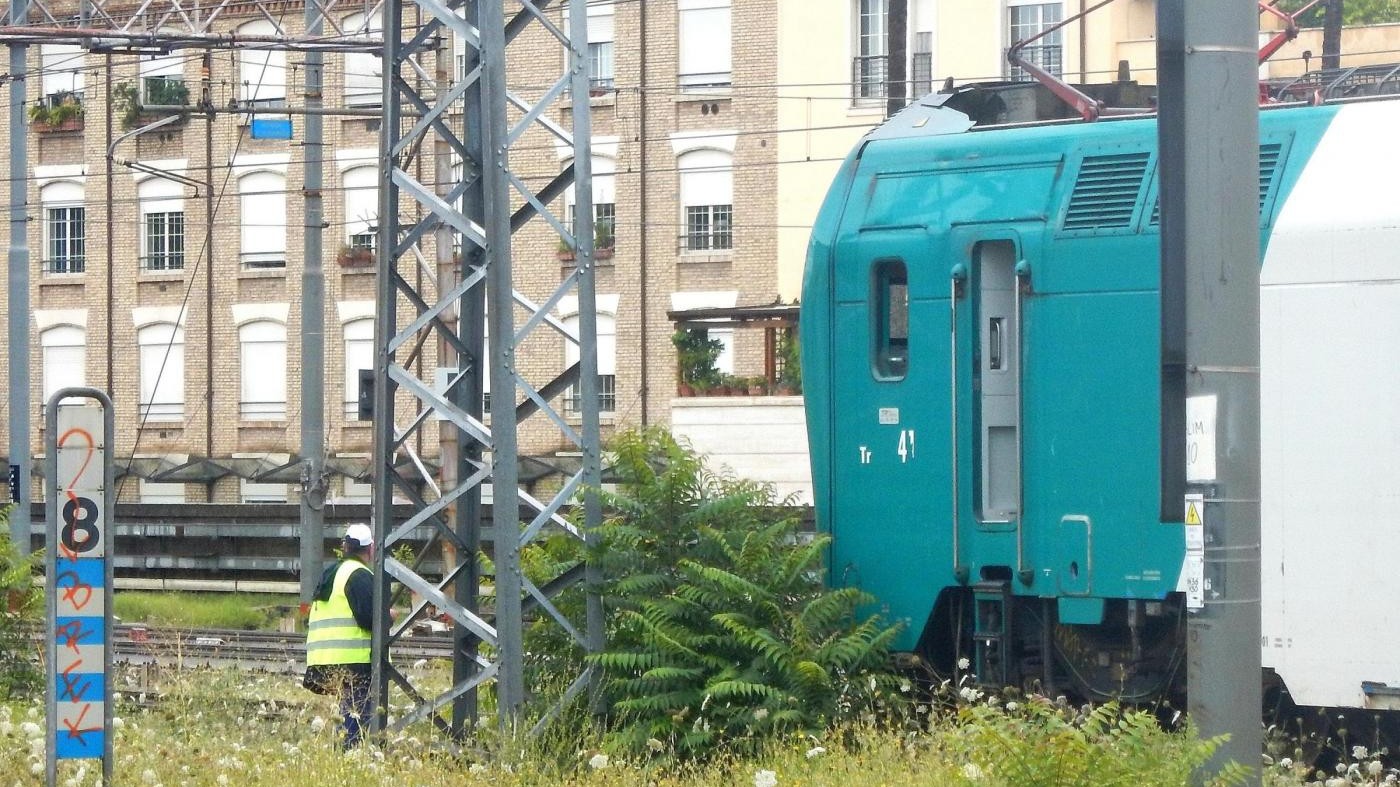 Catanzaro, treno investe e uccide 13enne: faceva selfie con 2 amici