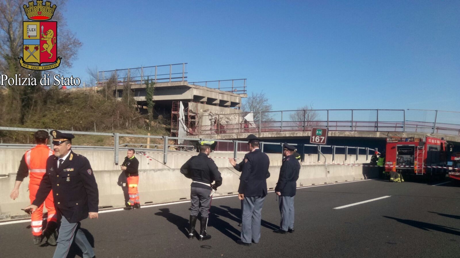 Ancona, crolla ponte sulla A14: 2 morti. Procura apre inchiesta