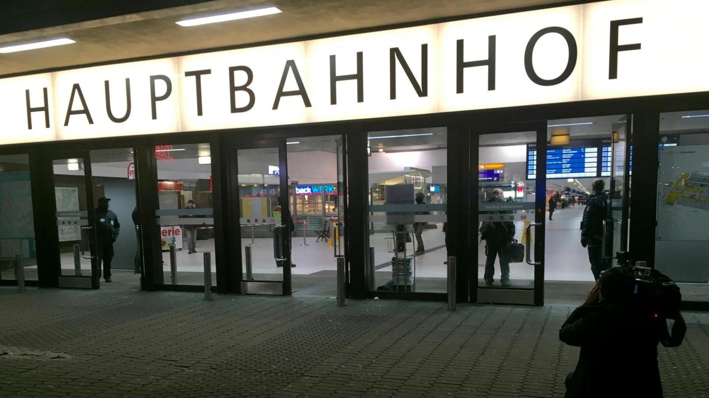 Terrore in Germania: aggressioni con accetta a Dusseldorf