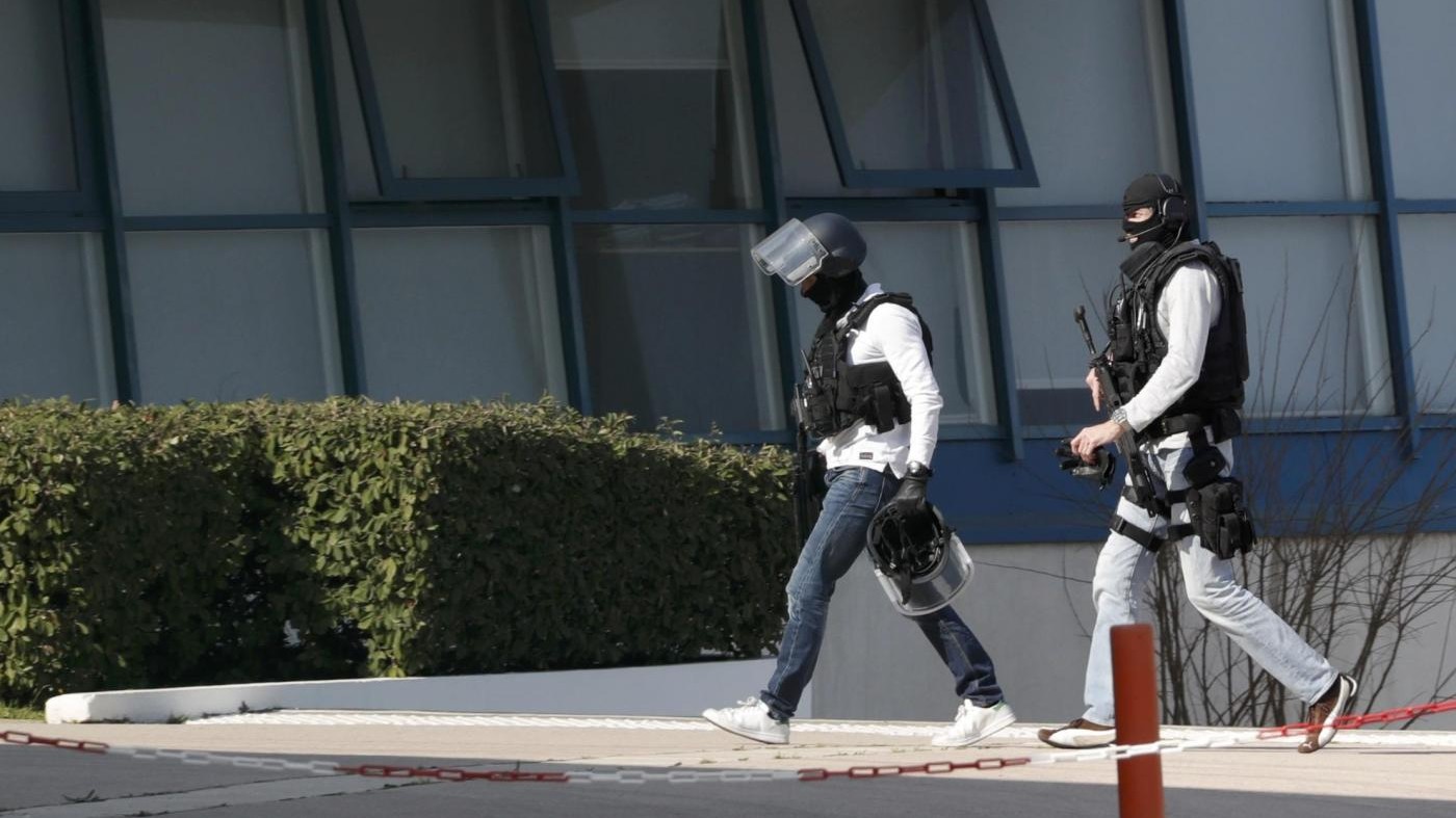 FOTO Francia, sparatoria in un liceo a Grasse: otto feriti
