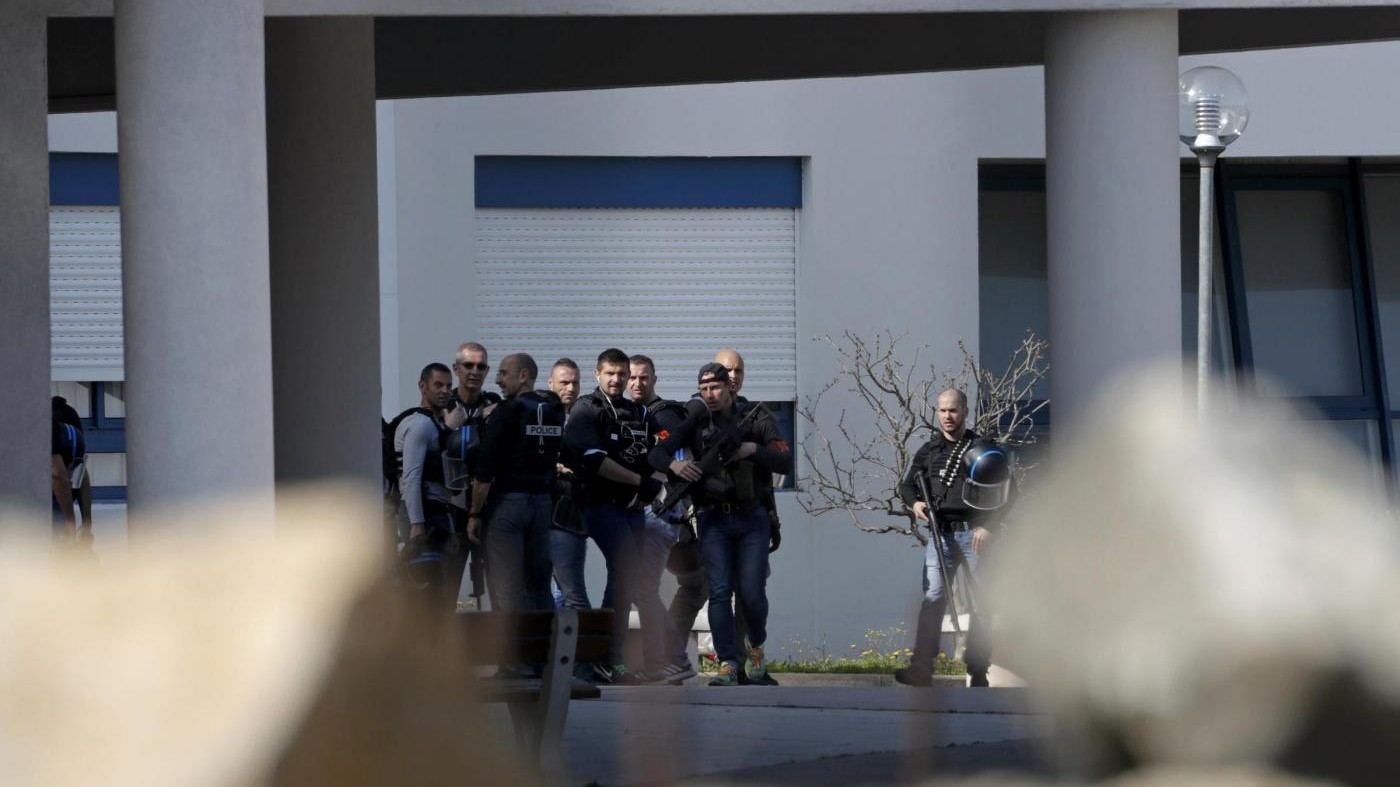 FOTO Francia, sparatoria in un liceo a Grasse: otto feriti
