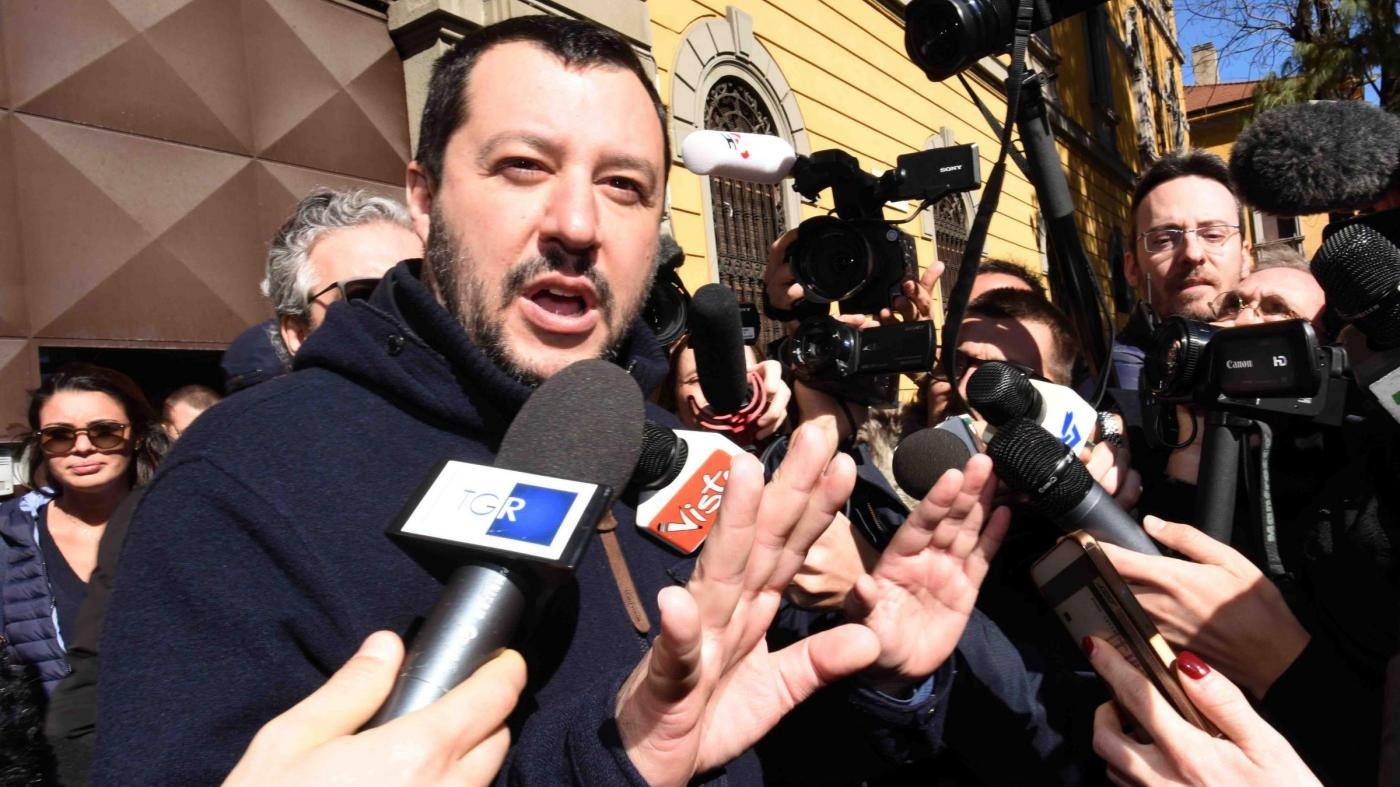 Salvini a Napoli: Quando andiamo al governo, dopo rom sgomberiamo centri sociali