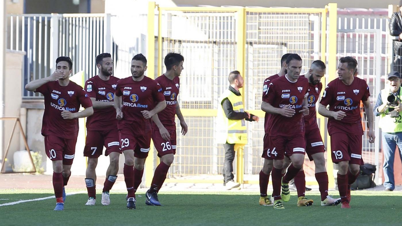 FOTO Serie B, poker del Trapani contro il Bari