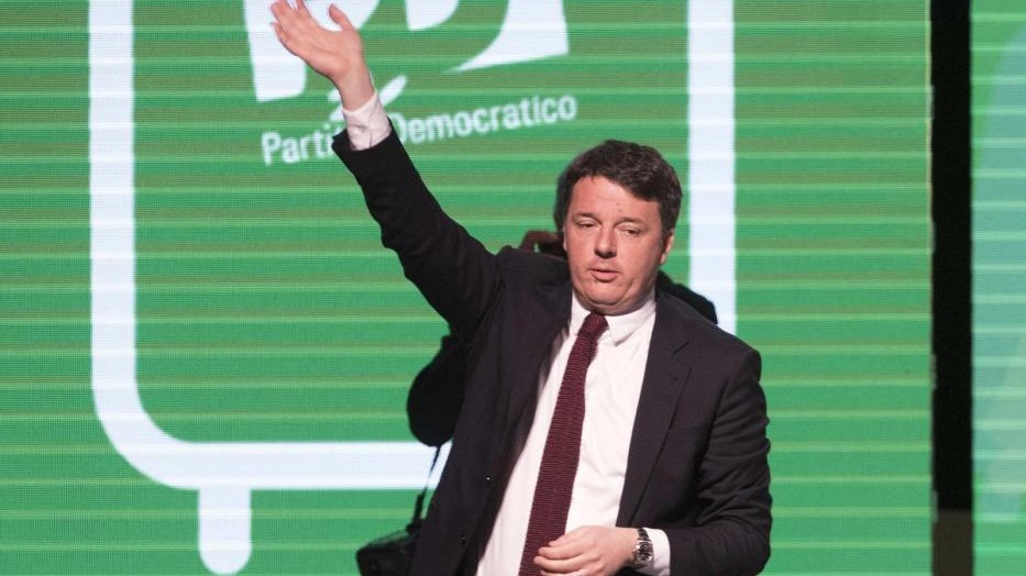 Pd, Renzi: Essere di sinistra non è alzare pugno e cantare Bandiera rossa