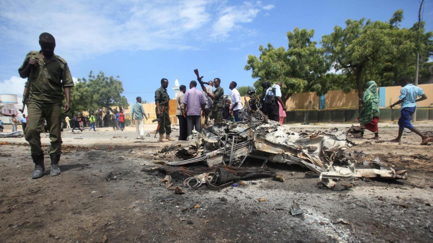 Autobombe esplodono vicino a hotel a Mogadiscio: 13 morti