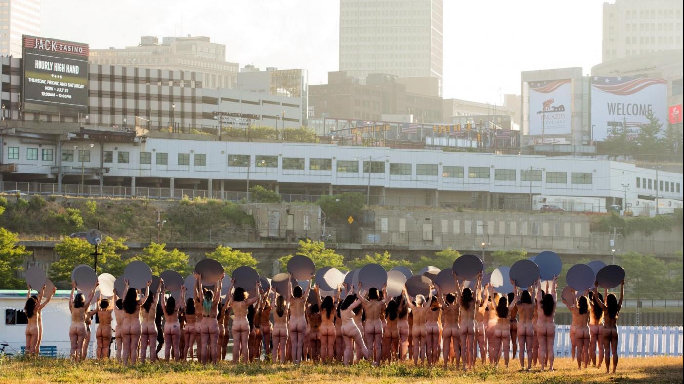 Cento donne nude contro Trump a convention Gop