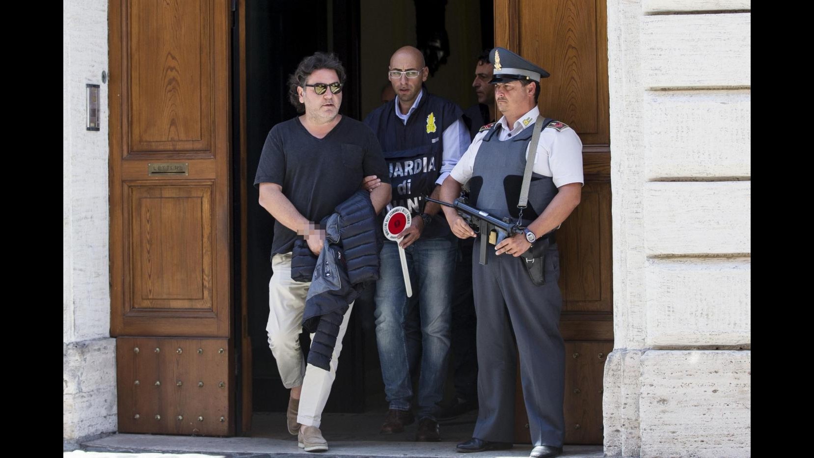 FOTO – La Guardia di Finanza arresta Stefano Ricucci