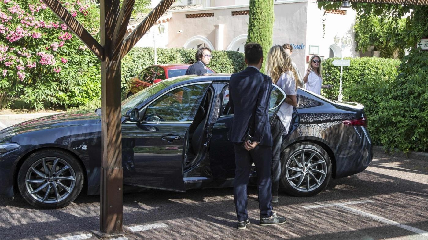 Alfa Giulia e Maserati per gli ospiti di DiCaprio al party benefico di Saint Tropez