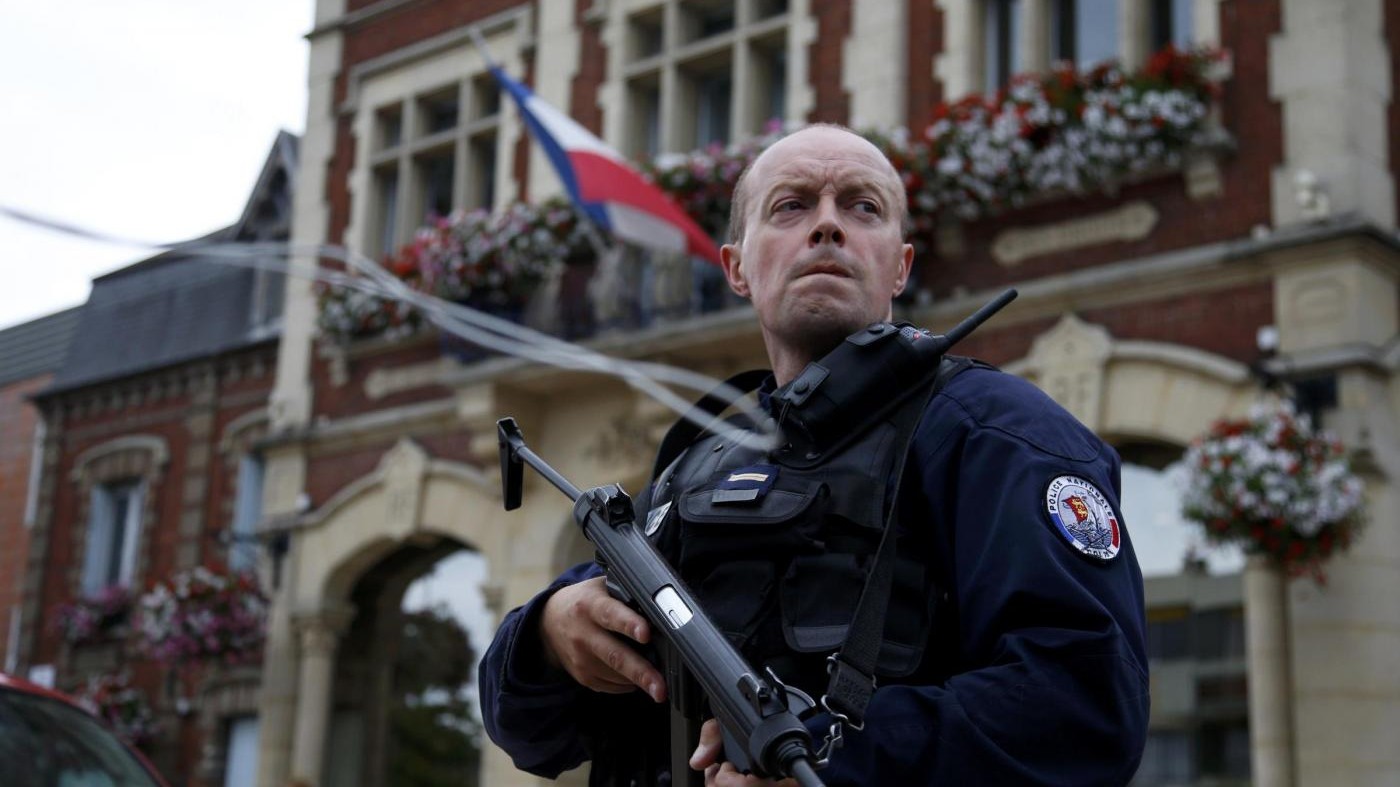 Francia, assalto in chiesa: prete sgozzato