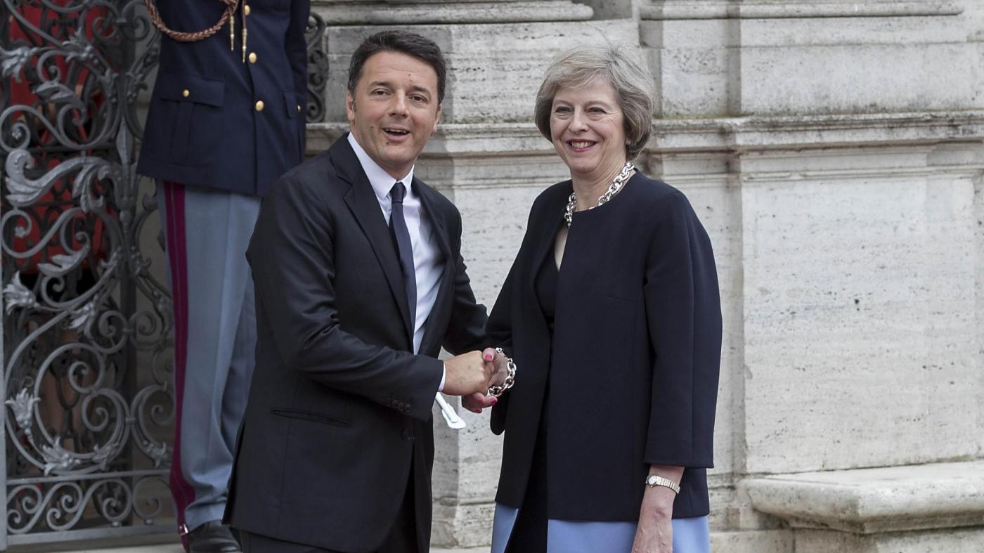 FOTO Renzi riceve premier britannica May a Villa Doria Pamphilj