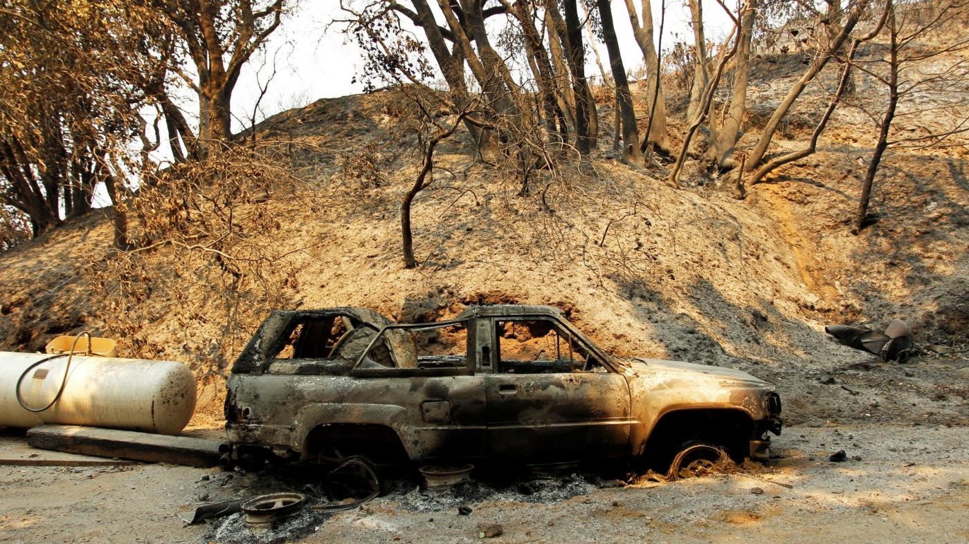 FOTO California, il disastro incendi nella zona a nord di Big Sur