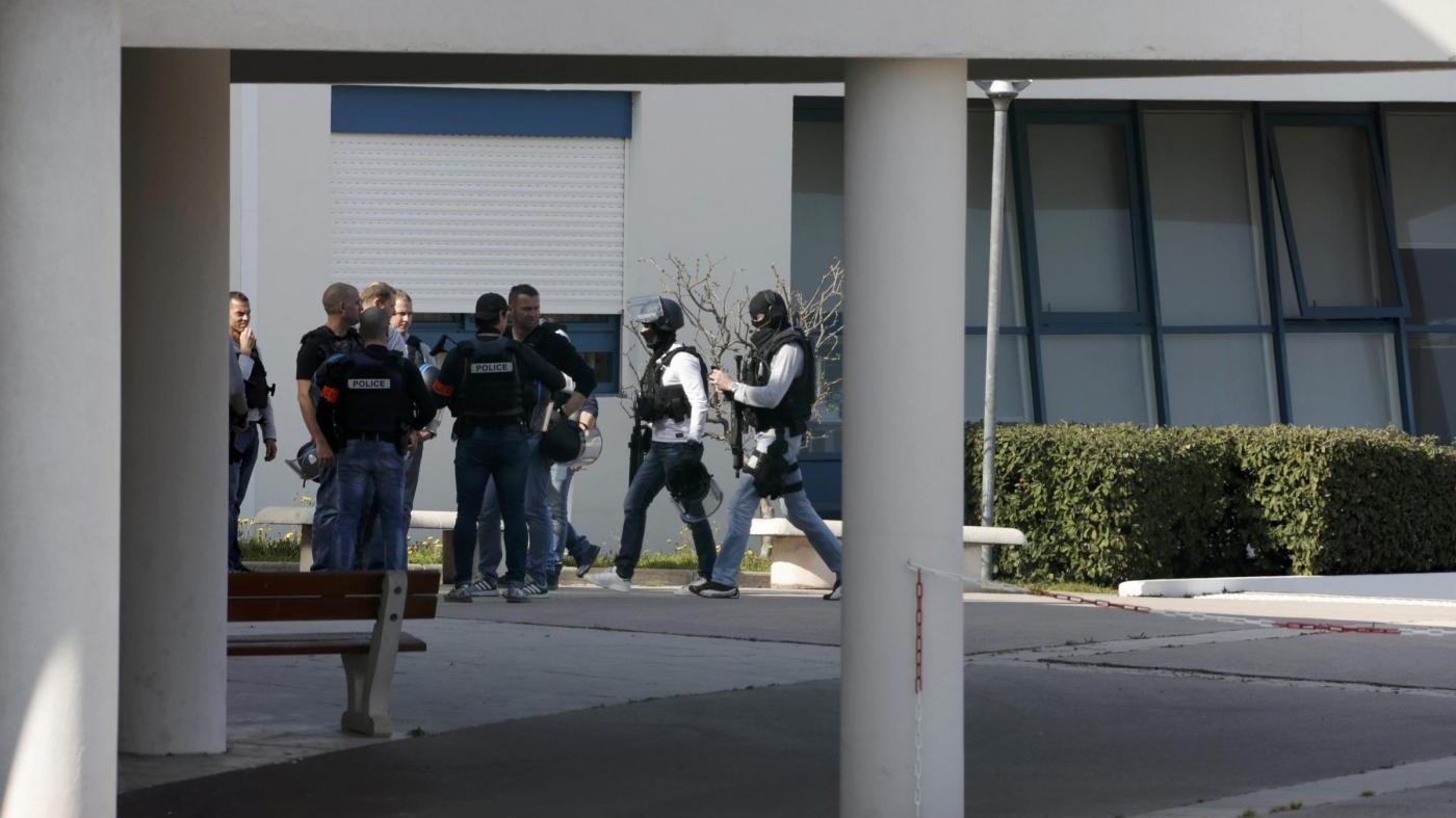 Francia, sparatoria in un liceo a Grasse: 8 feriti, arrestato 17enne